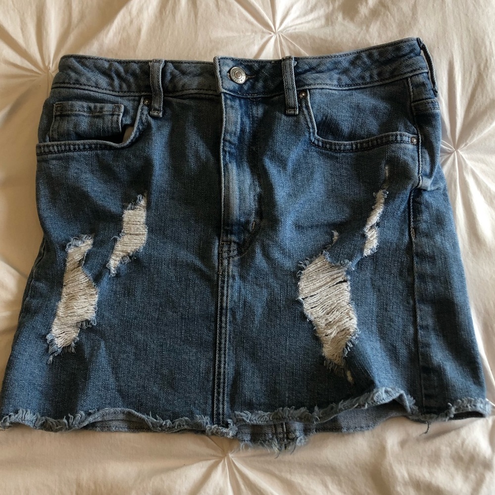 Forever 21 women’s distressed jean skirt size 27.